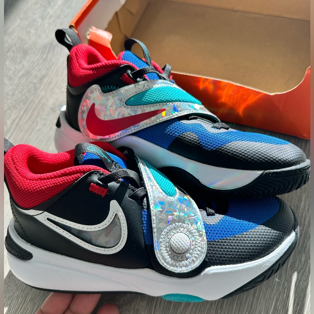 NEW Nike Team Hustle D 11 Kids Youth Boys Basketball Shoes Sneakers NIB Black